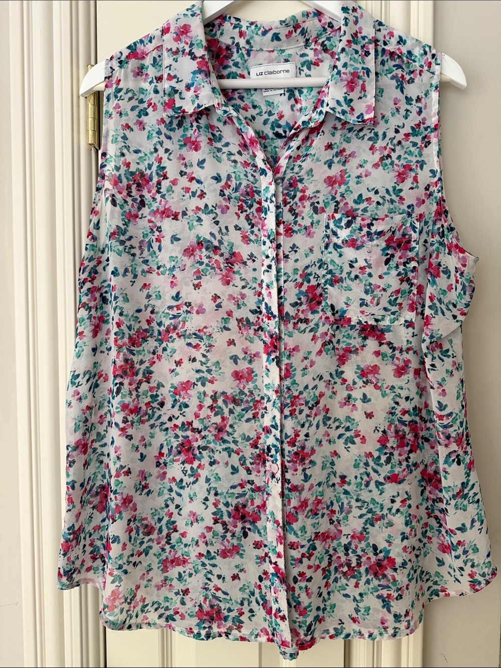Liz Claiborne White Sleeveless Floral Button-Up Blouse